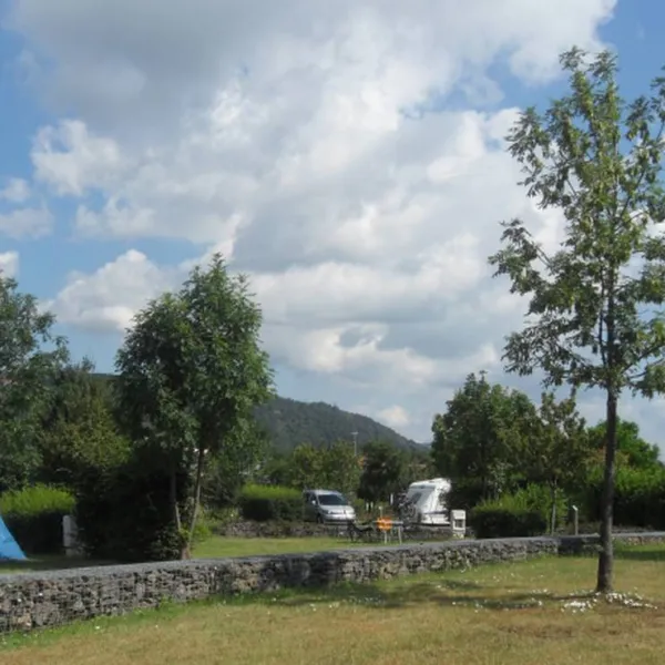 camping-volvic-pierre-et-sources-volvic-w3do6