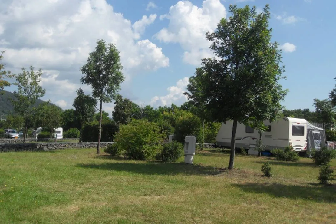 camping-volvic-pierre-et-sources-volvic-wpnxo