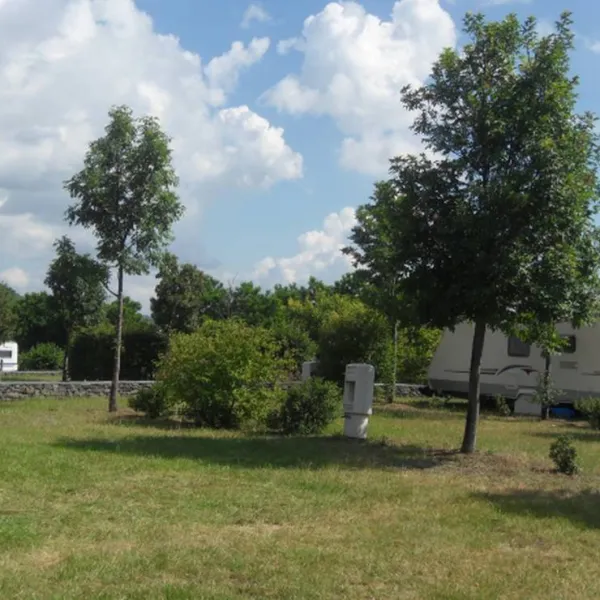 camping-volvic-pierre-et-sources-volvic-wpnxo