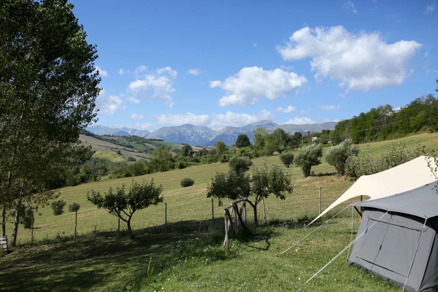agriturismo-villa-valente-minicamping-le-marche-italie-su0uj