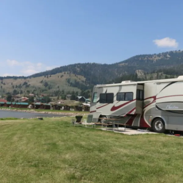yellowstone-holiday-rv-campground-marina-west-yellowstone-kzbwc
