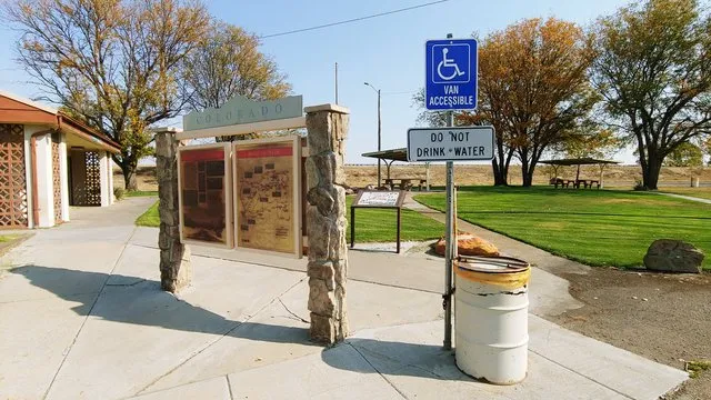 holly-rest-area-holly-2g0ck