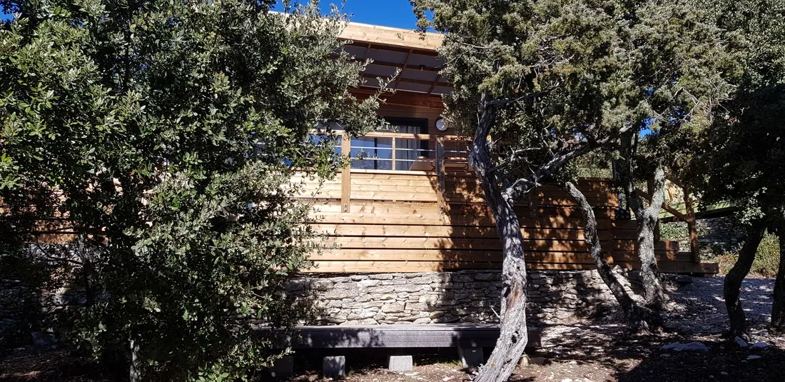 des-sources-gordes-vaucluse-vrvu9