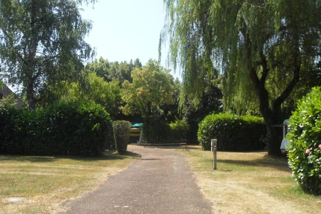 camping-municipal-du-barrage-au-port-de-pannecot-limanton-fkj6h