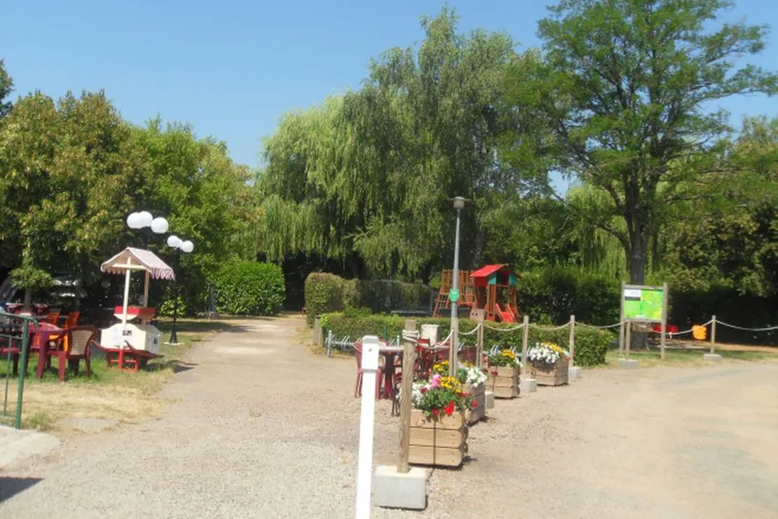 camping-municipal-du-barrage-au-port-de-pannecot-limanton-urhhr