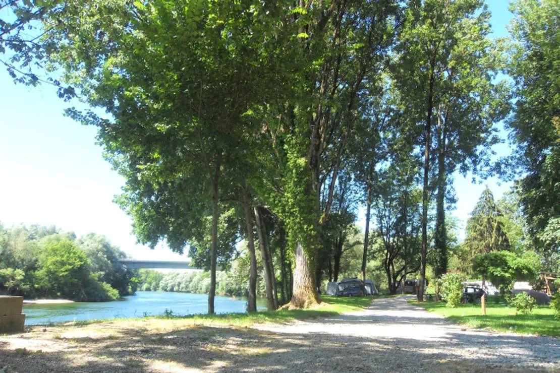 camping-de-lile-ranchot-l6ks3