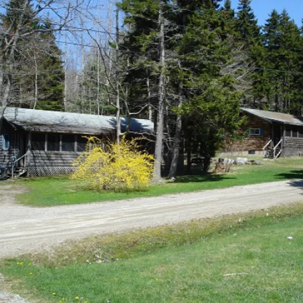sherwood-forest-campsite-cabins-new-harbor-uqf5n