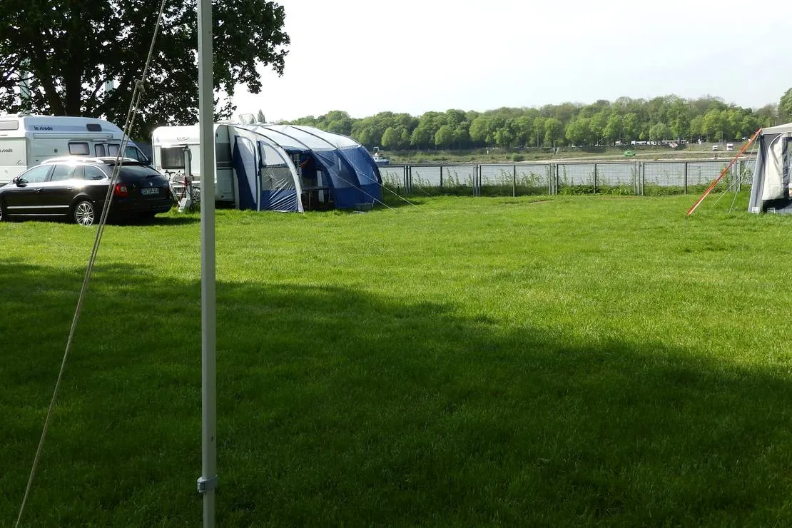 camping-stadt-koln-koln-poll-0ftai