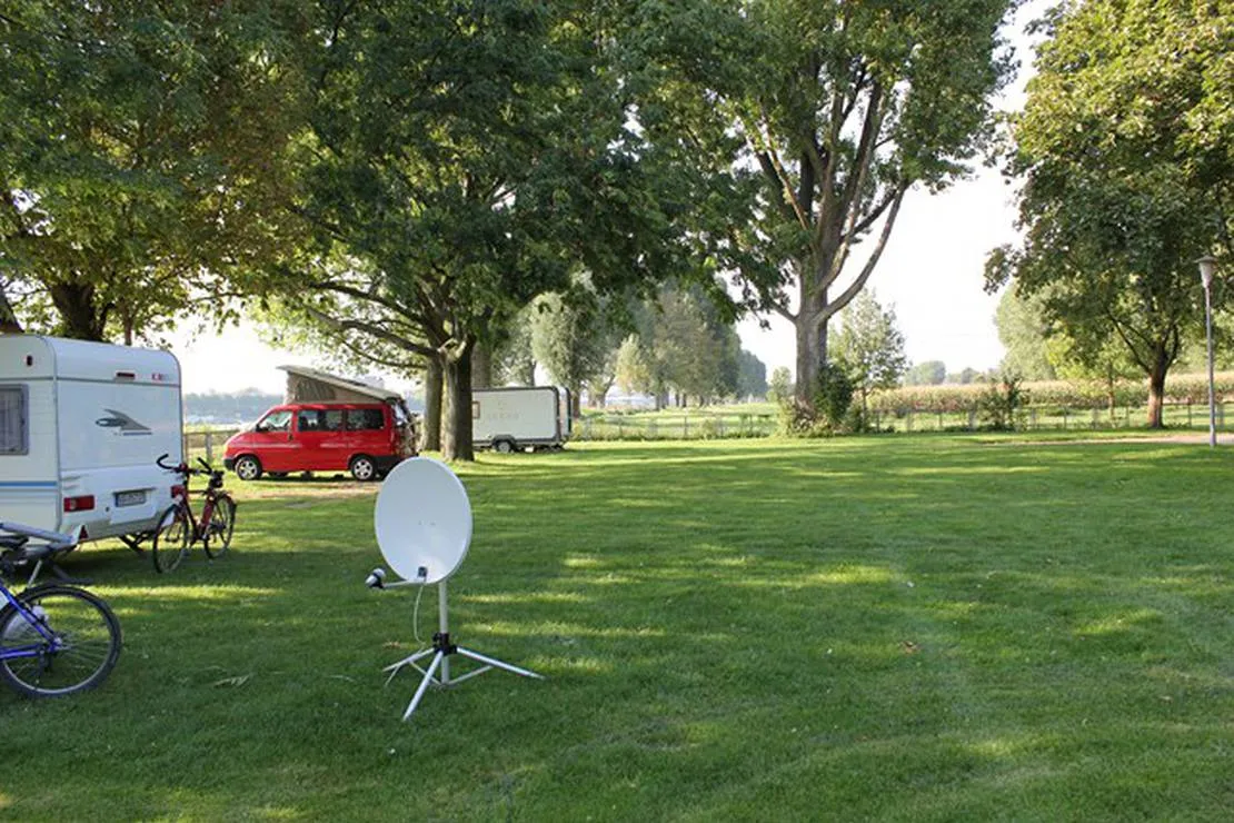 camping-stadt-koln-koln-poll-b2gpj