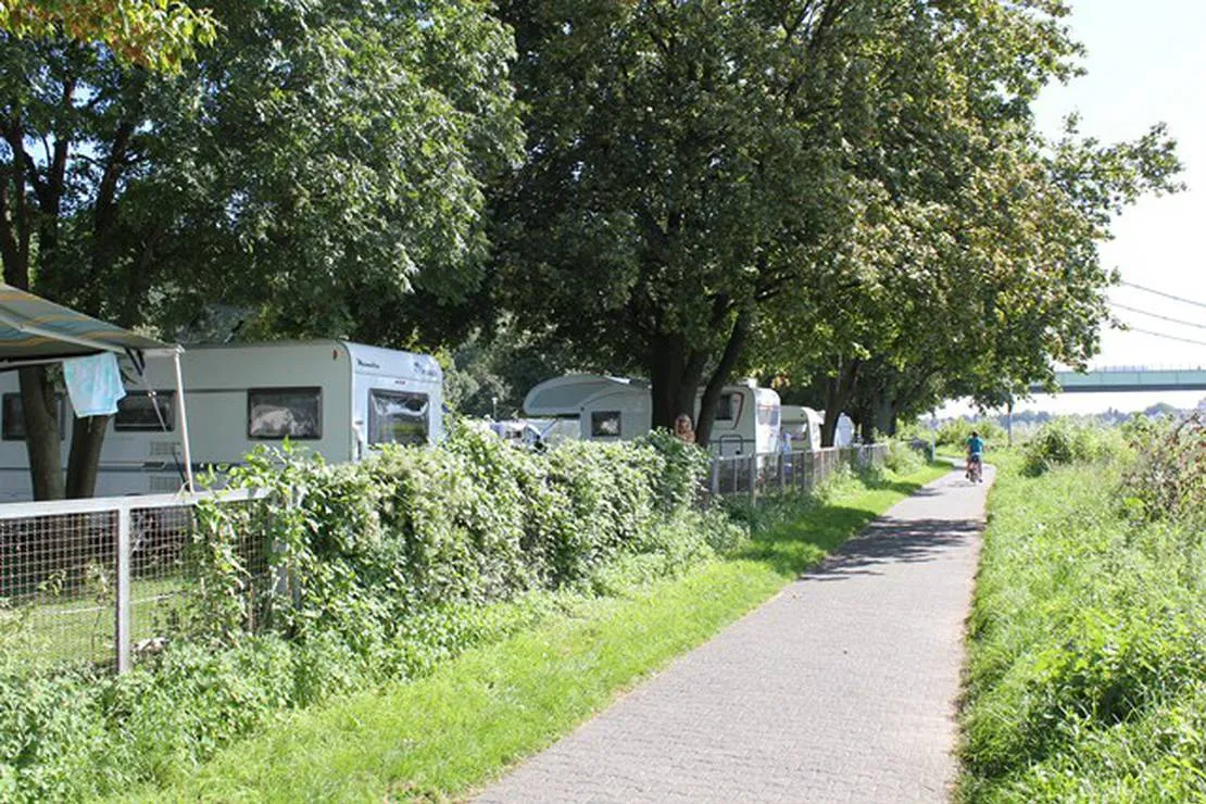 camping-stadt-koln-koln-poll-gk3ib