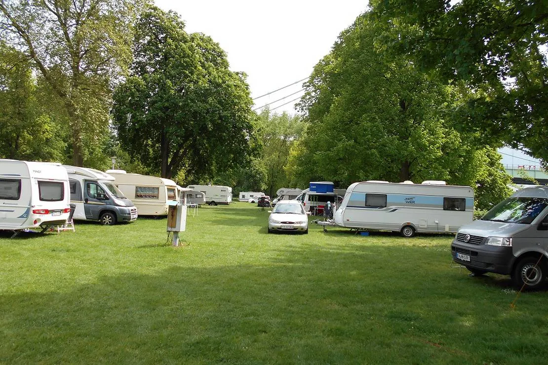 camping-stadt-koln-koln-poll-qcw58