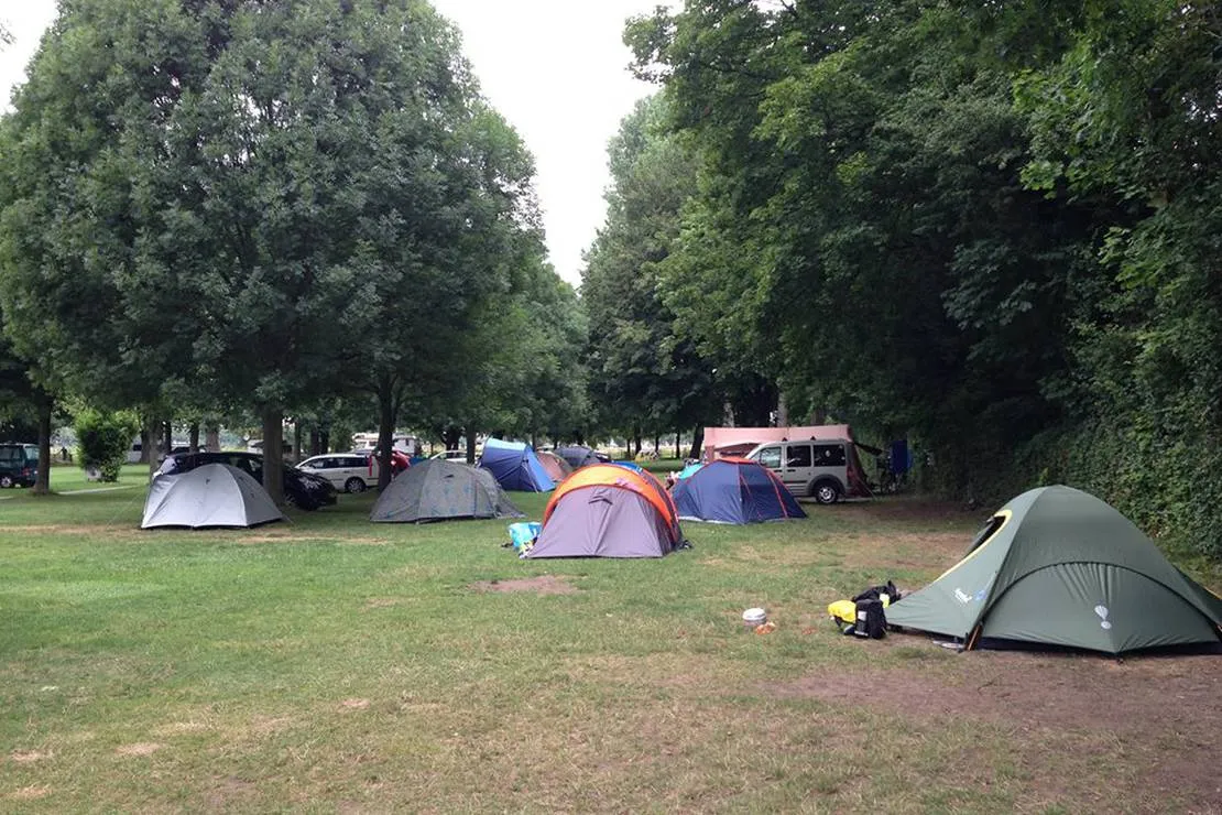 camping-stadt-koln-koln-poll-ucj9s