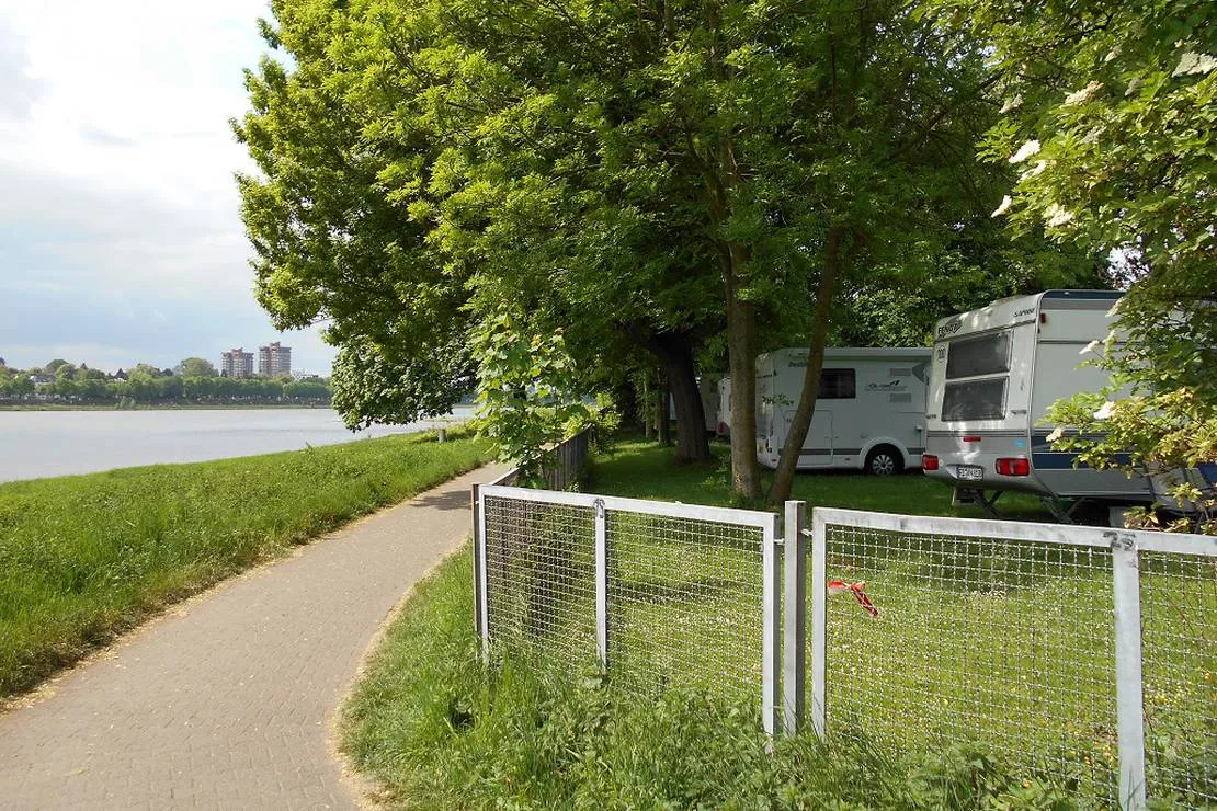 camping-stadt-koln-koln-poll-ugl3m