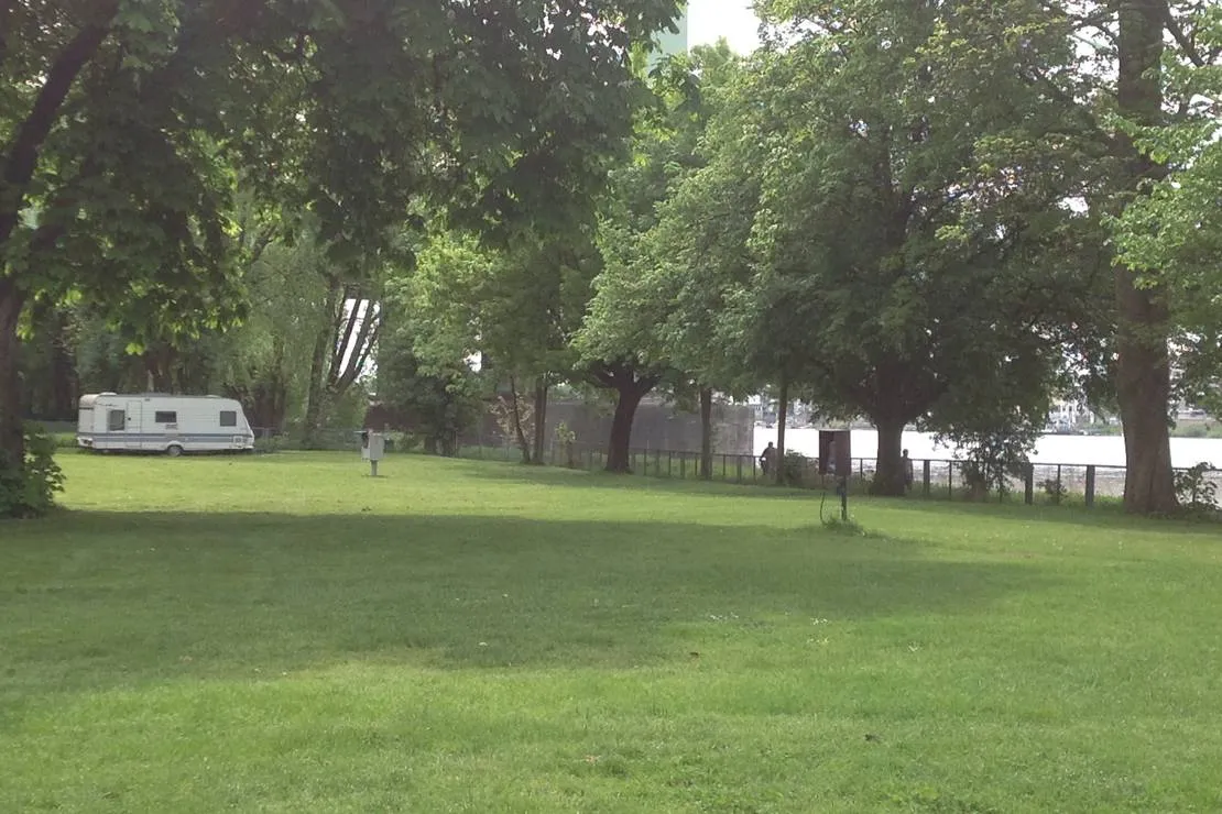 camping-stadt-koln-koln-poll-uokmm