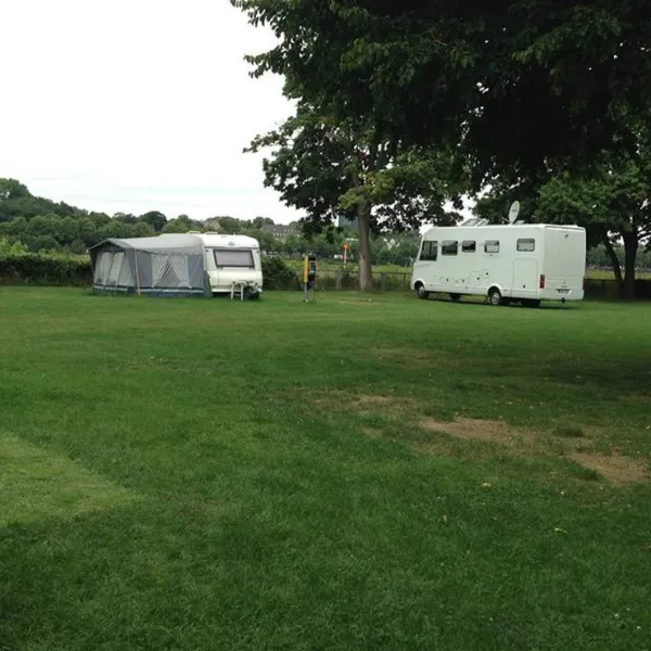 camping-stadt-koln-koln-poll-xcdfz