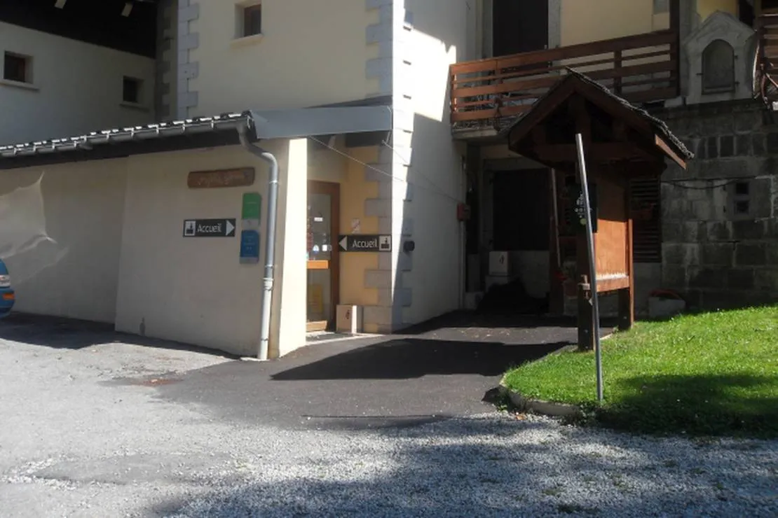 camping-les-frasserands-chalet-pierre-semard-chamonix-mont-blanc-g5pdv
