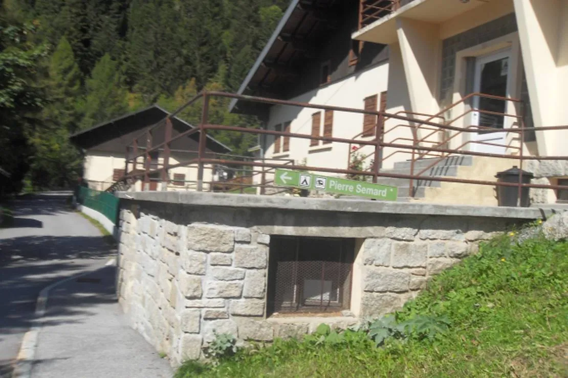 camping-les-frasserands-chalet-pierre-semard-chamonix-mont-blanc-ihqkw