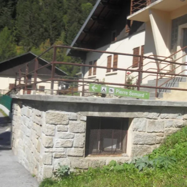 camping-les-frasserands-chalet-pierre-semard-chamonix-mont-blanc-ihqkw