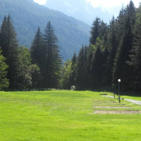 camping-les-frasserands-chalet-pierre-semard-chamonix-mont-blanc-y6bqv