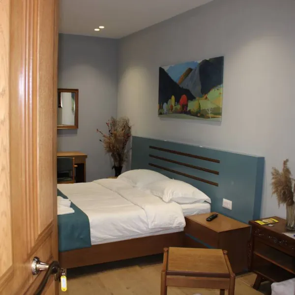 social-tourism-hub-dorcas-korce-zlxsc