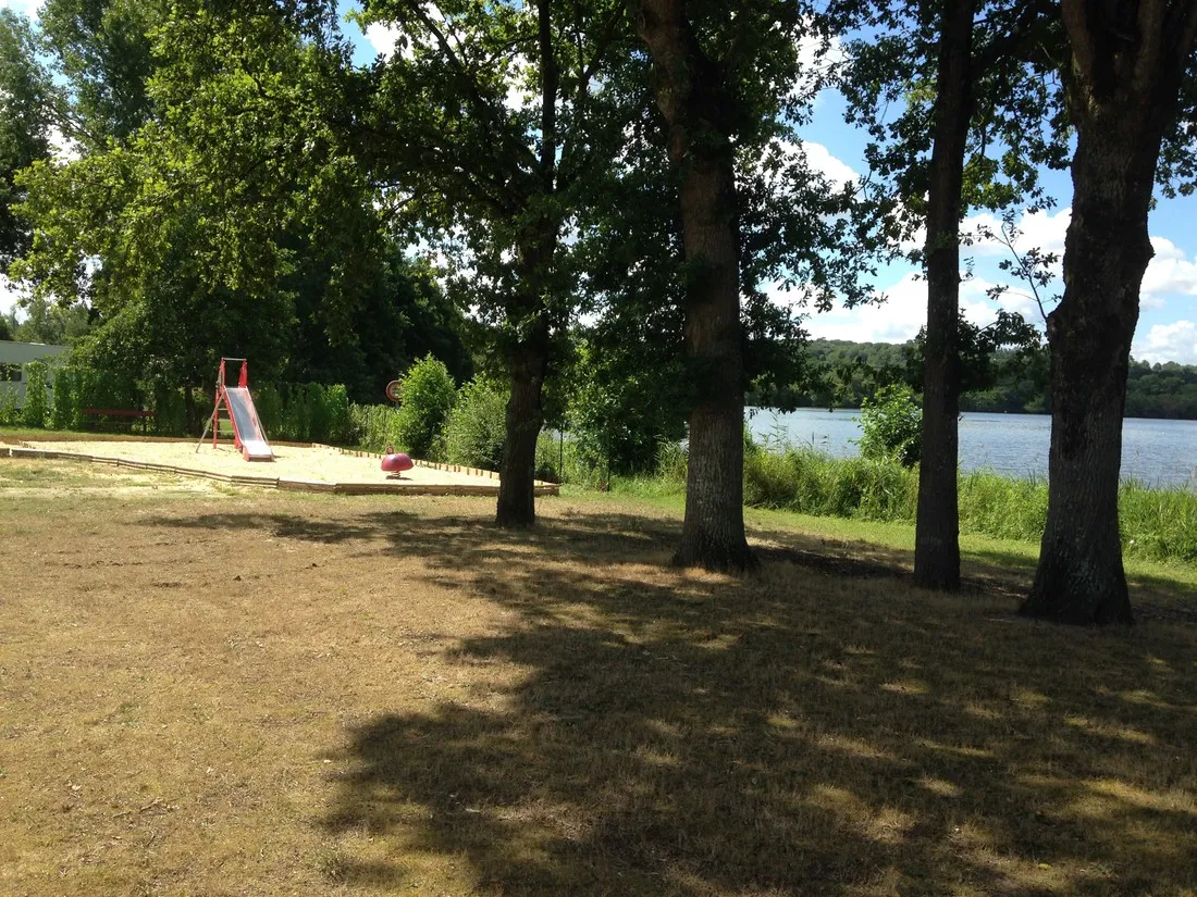 municipal-du-lac-bain-de-bretagne-yivl2