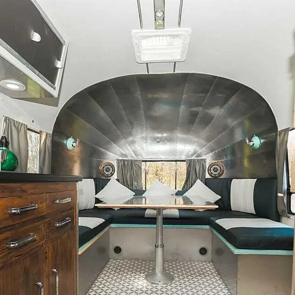 silver-airstream-glamping-chichester-2nfhn