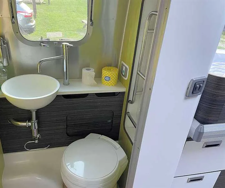 silver-airstream-glamping-chichester-3zkpp