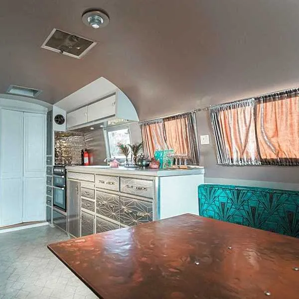 silver-airstream-glamping-chichester-8gsrz