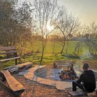 silver-airstream-glamping-chichester-ddegf