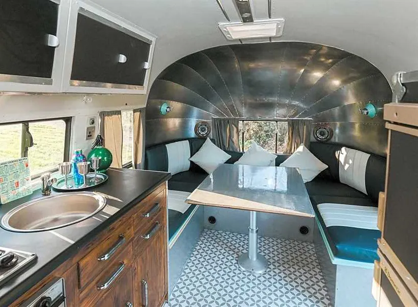 silver-airstream-glamping-chichester-hkazk