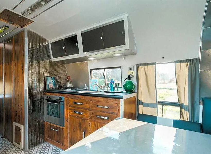 silver-airstream-glamping-chichester-pkxko