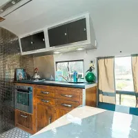 silver-airstream-glamping-chichester-pkxko