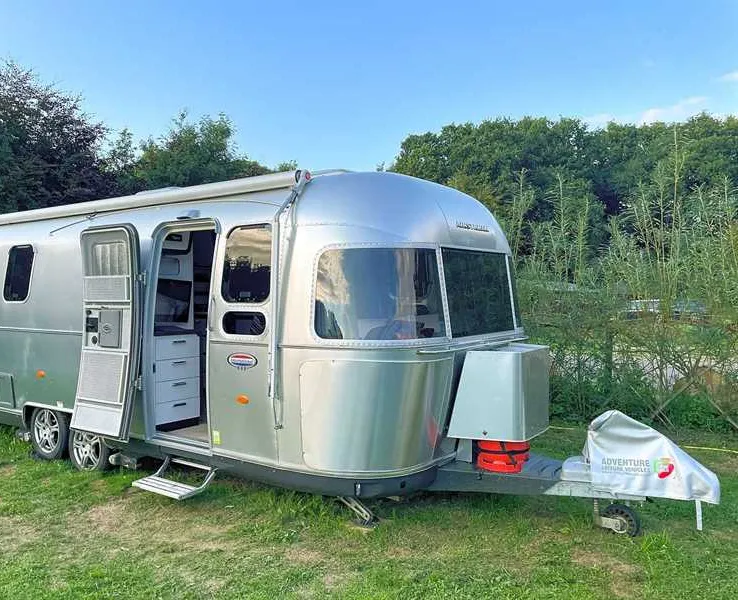 silver-airstream-glamping-chichester-qwg8j