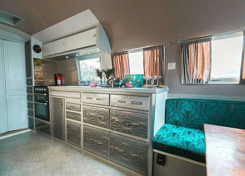 silver-airstream-glamping-chichester-vxgyn