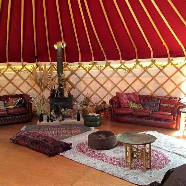 silver-airstream-glamping-chichester-w1cfb