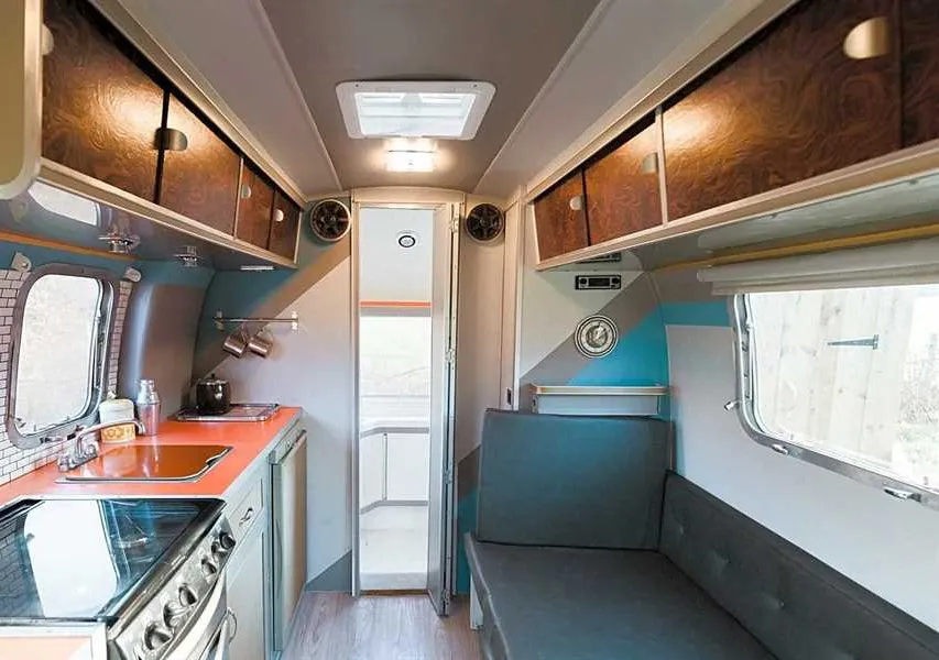 silver-airstream-glamping-chichester-xnwxz