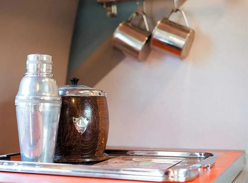 silver-airstream-glamping-chichester-xzpvz