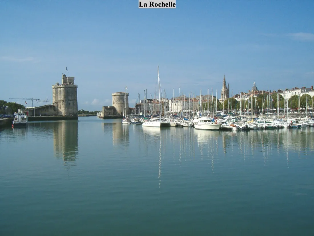 au-petit-port-de-l-houmeau-lhoumeau-charente-maritime-lnfck