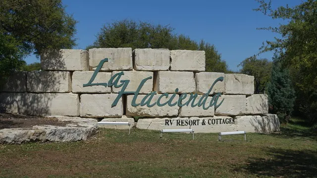 la-hacienda-rv-resort-austin-vumwi