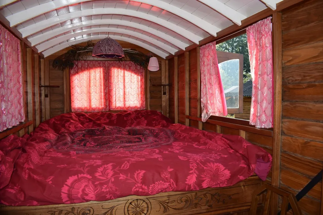 domaine-des-recircves-roulottes-vakantiehuis-gouttieres-puy-de-dome-2vfyw