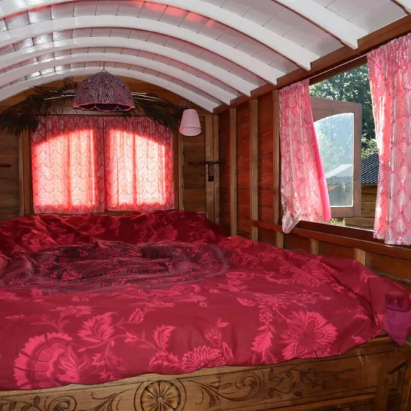 domaine-des-recircves-roulottes-vakantiehuis-gouttieres-puy-de-dome-2vfyw