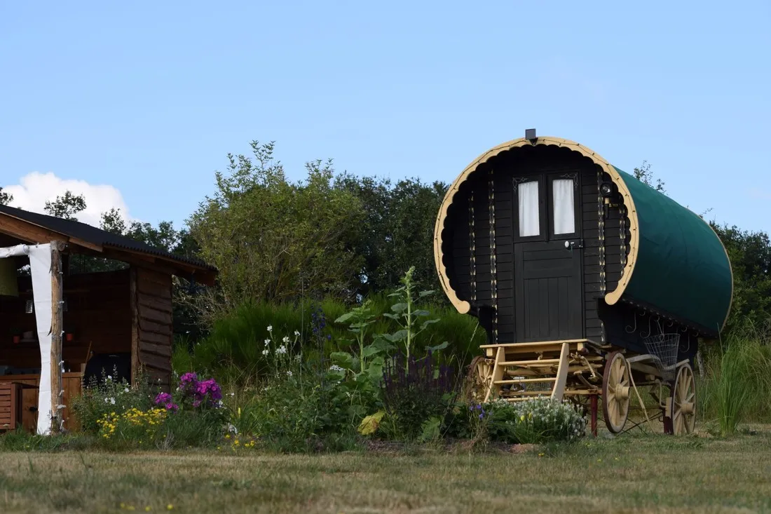 domaine-des-recircves-roulottes-vakantiehuis-gouttieres-puy-de-dome-ls0ws