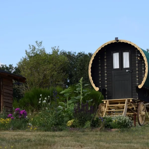 domaine-des-recircves-roulottes-vakantiehuis-gouttieres-puy-de-dome-ls0ws