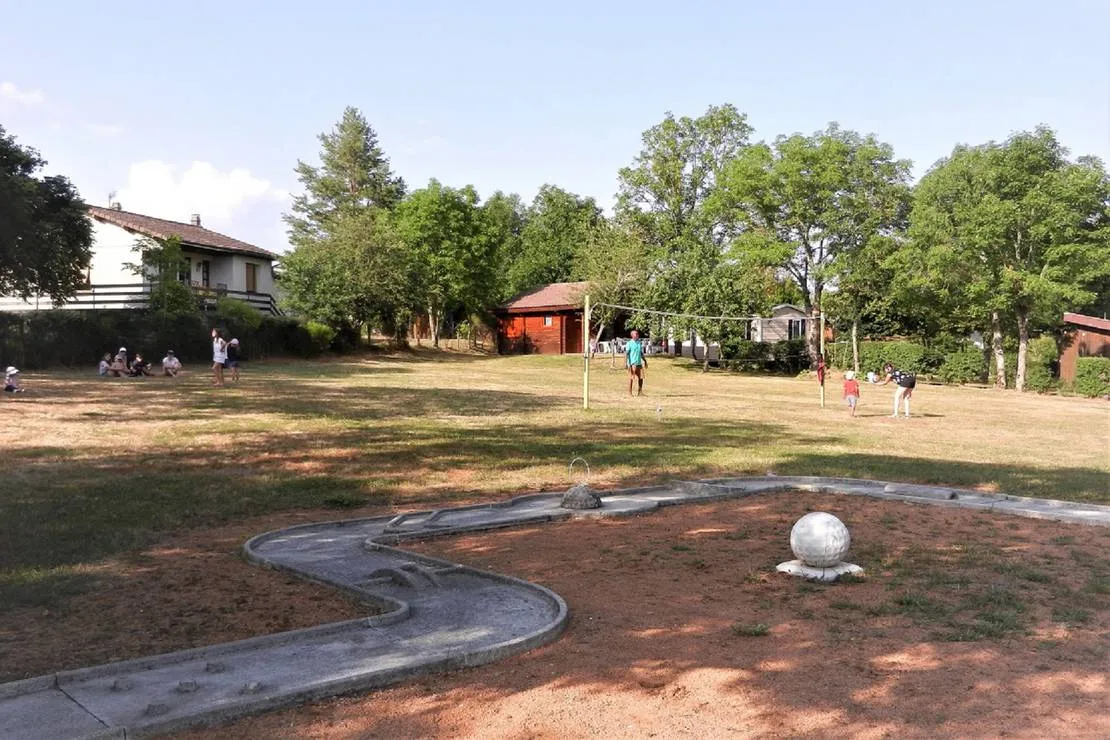 camping-du-colombier-loubeyrat-pggby