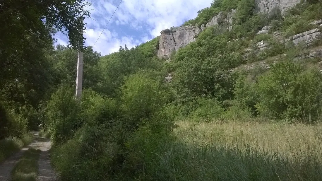 la-falaise-balazuc-ardeche-mu8ur