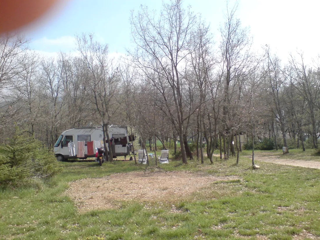 aire-naturelle-le-bois-de-sibourg-cereste-o82yj
