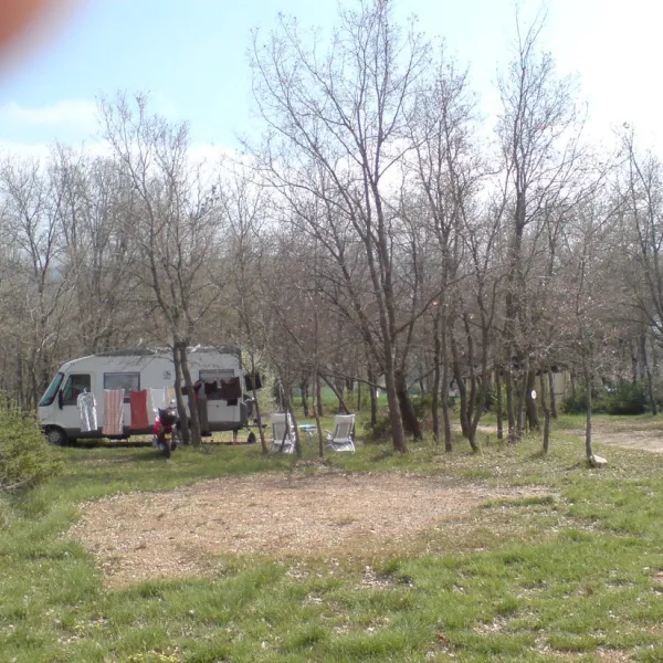 aire-naturelle-le-bois-de-sibourg-cereste-o82yj