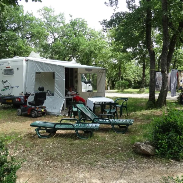 capfun-le-domaine-dimbours-larnas-ardeche-yjlla