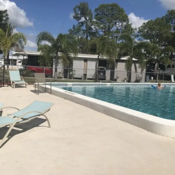 swan-lake-village-rv-resort-north-fort-myers-qlarz
