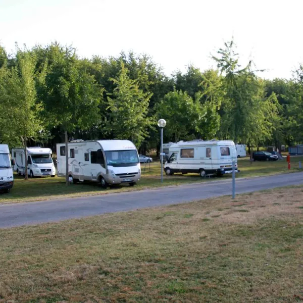 camping-au-fil-de-leau-saintes-bzv7r